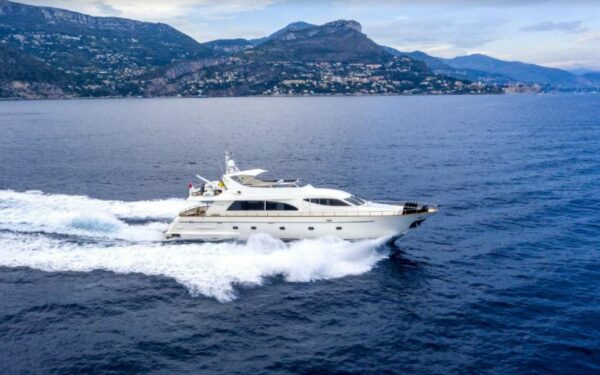 FALCON 86 - 26M - 12 Passagers