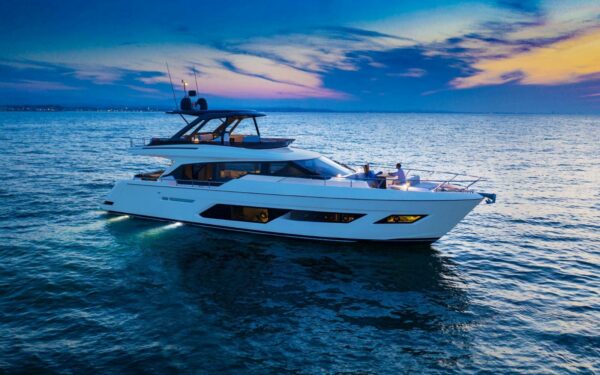 FERRETTI 720 - 22M - 8 Passagers*