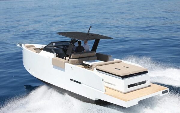 DE ANTONIO 34 – 11M – 8 Passagers*
