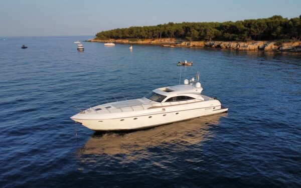 RIZZARDI 73 - 22 M - 14 Passagers*