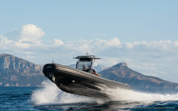 SEA WATER 300 PHANTOM - 10M - 12 Passagers**