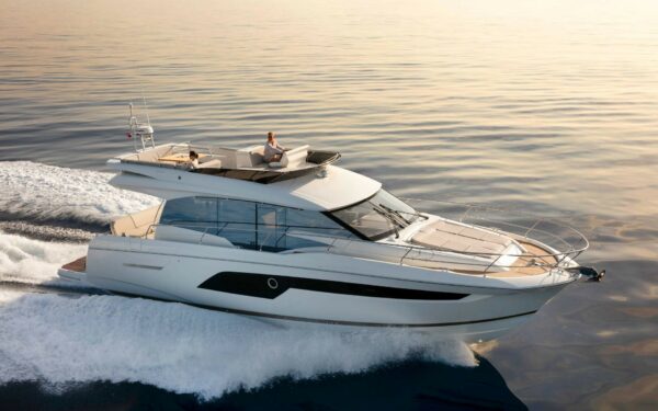 PRESTIGE 520 FLY - 16M - 10 Passagers**